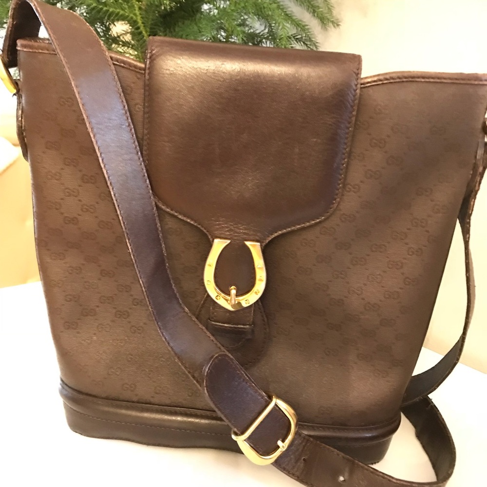 Authentic vintage Gucci crossbody bag.